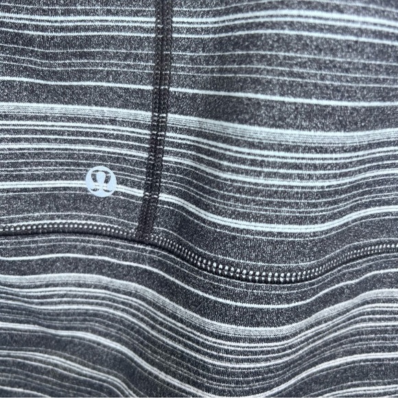 Lululemon In Stride Jacket - Striped Size 6 Activewear Sporty Yoga - Picture 8 of 10